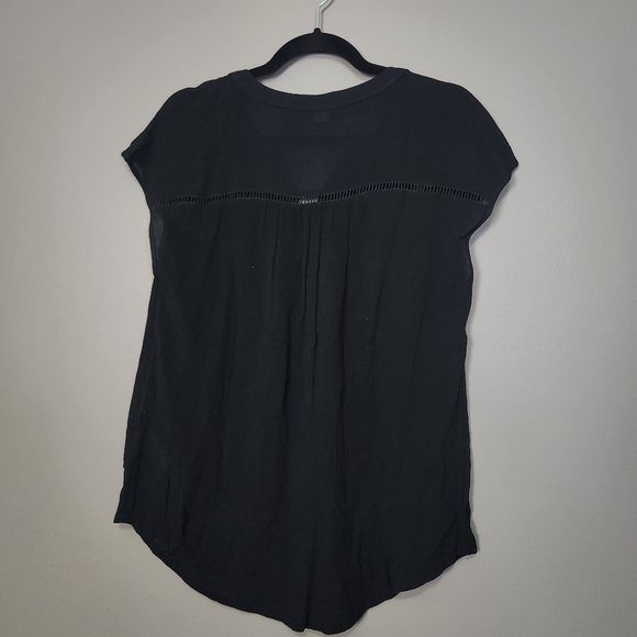 Denver Hayes Black Lightweight Short Sleeved Blouse - Picture 5 of 10